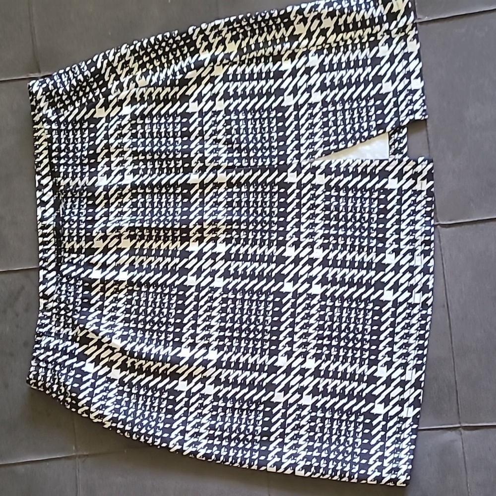 Shein skirt/ black & white/ size M